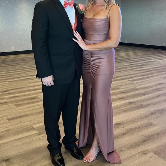 Windsor Hazel-Anne gown - Picture 3 of 3